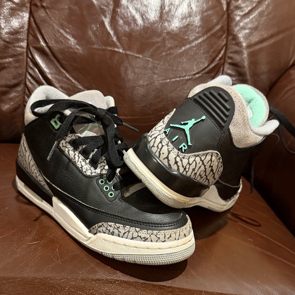 Air Jordan 3 Retro “Green Glow”